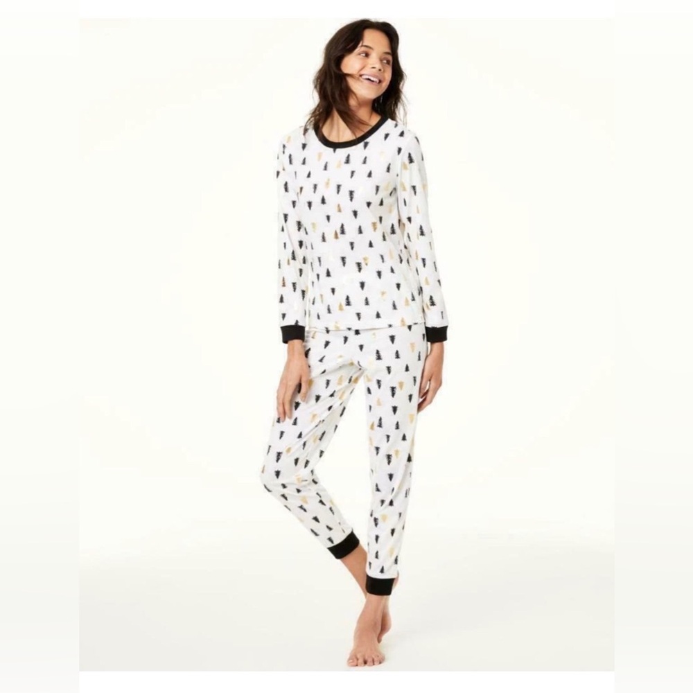 Chritsmas  kids Pajama Set Tree Print  Size L (10-12).